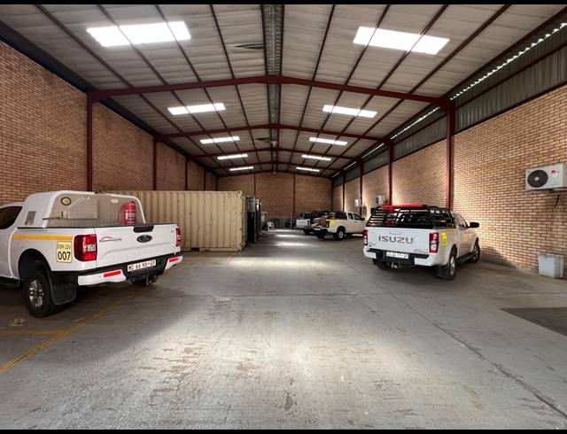 1,560M² WAREHOUSE FOR SALE IN SUNDERLAND RIDGE
